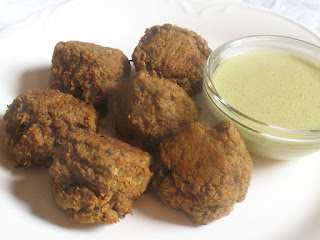 Baked Quinoa Balls with Peanut Dipping Sauce