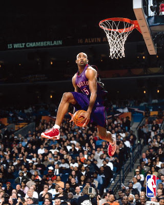 vince carter dunk. vince carter dunking on alonzo