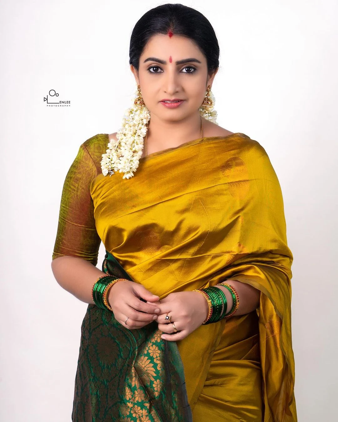 Actress sujitha dhanush latest saree photos gallery