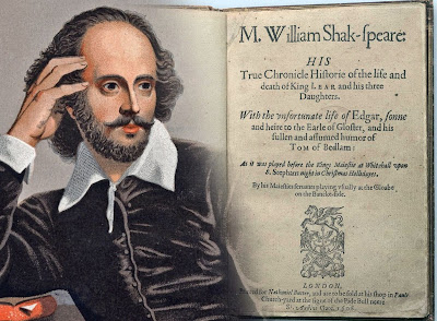 Primera versión publicada de la tragedia del Rey Lear de William Shakespeare de 1608, representada dos años antes en la corte frente al Rey James. Aparece el registro de papelería (un sello que registra la licencia de los libros impresos). Imagen: composición propia.