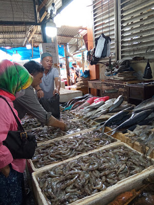 Berburu Seafood Segar di Pasar Ikan Palabuhan Ratu, Sukabumi
