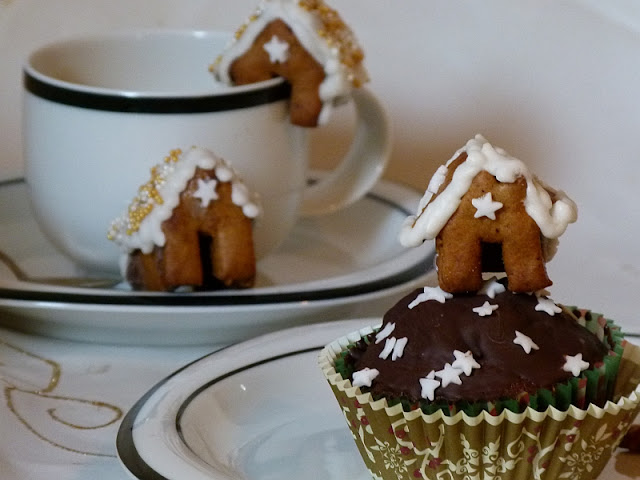 Mini-Lebkuchenhäuschen als Tassenkeks