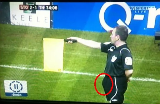 Linesman really enjoys denying Adebayor's goal