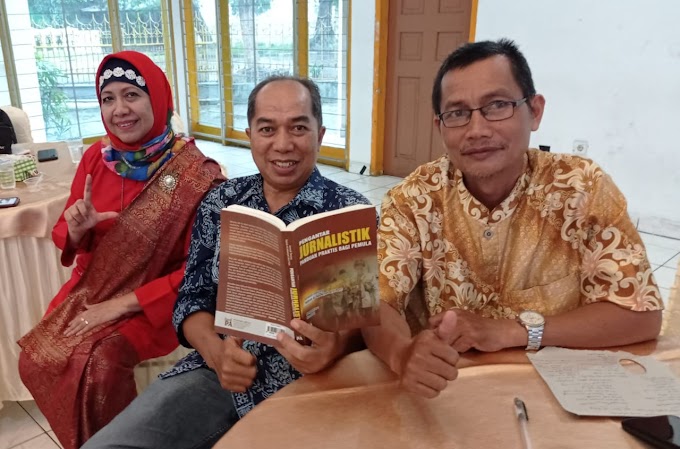 Satu Pena Sumbar Bedah Buku Pengantar Jurnalistik, Panduan Praktis Bagi Pemula  