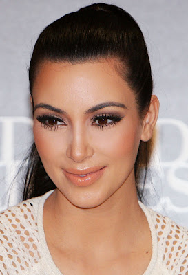 Kim Kardashian Lipgloss - style-kim.blogspot.com