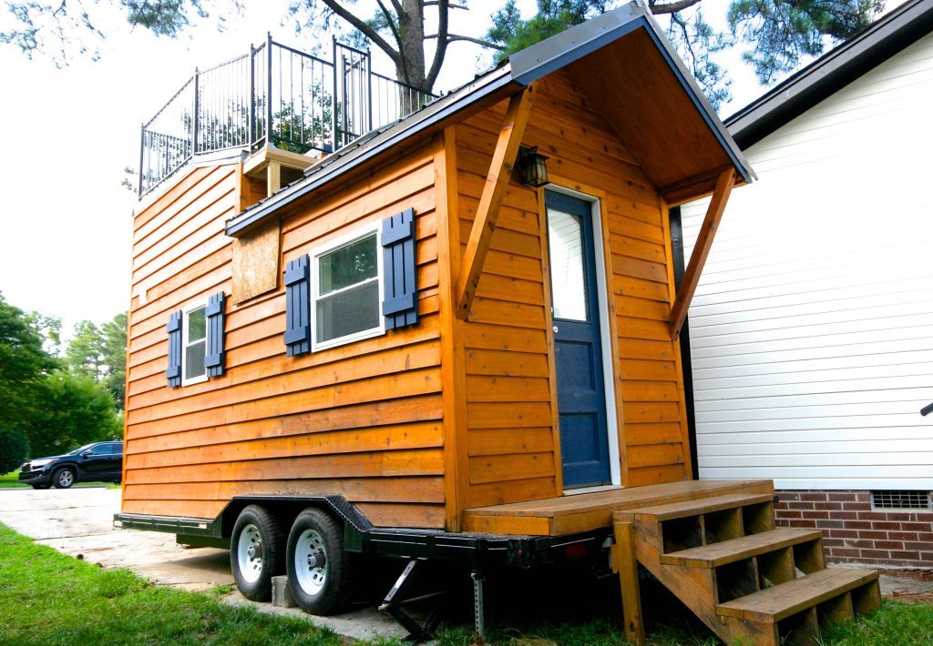 Tiny Cabin With a Rooftop Patio TINY HOUSE TOWN