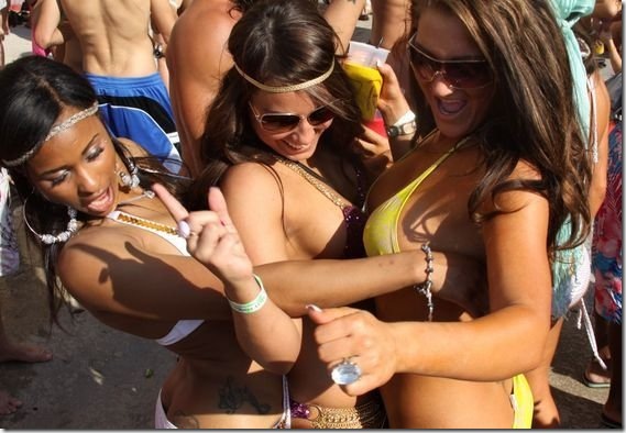 pool-party-girls-bikini-16edef