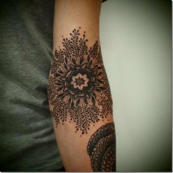 le_henn_style_mandala_de_tatouage