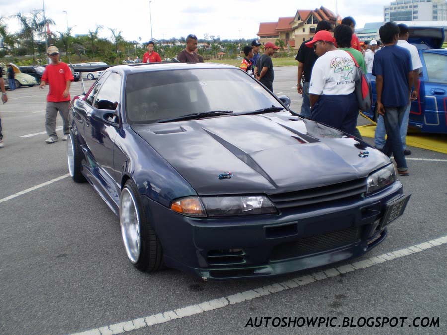 Nissan Skyline R32 front view