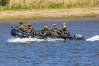 Helocasting operations Dutch Chinook