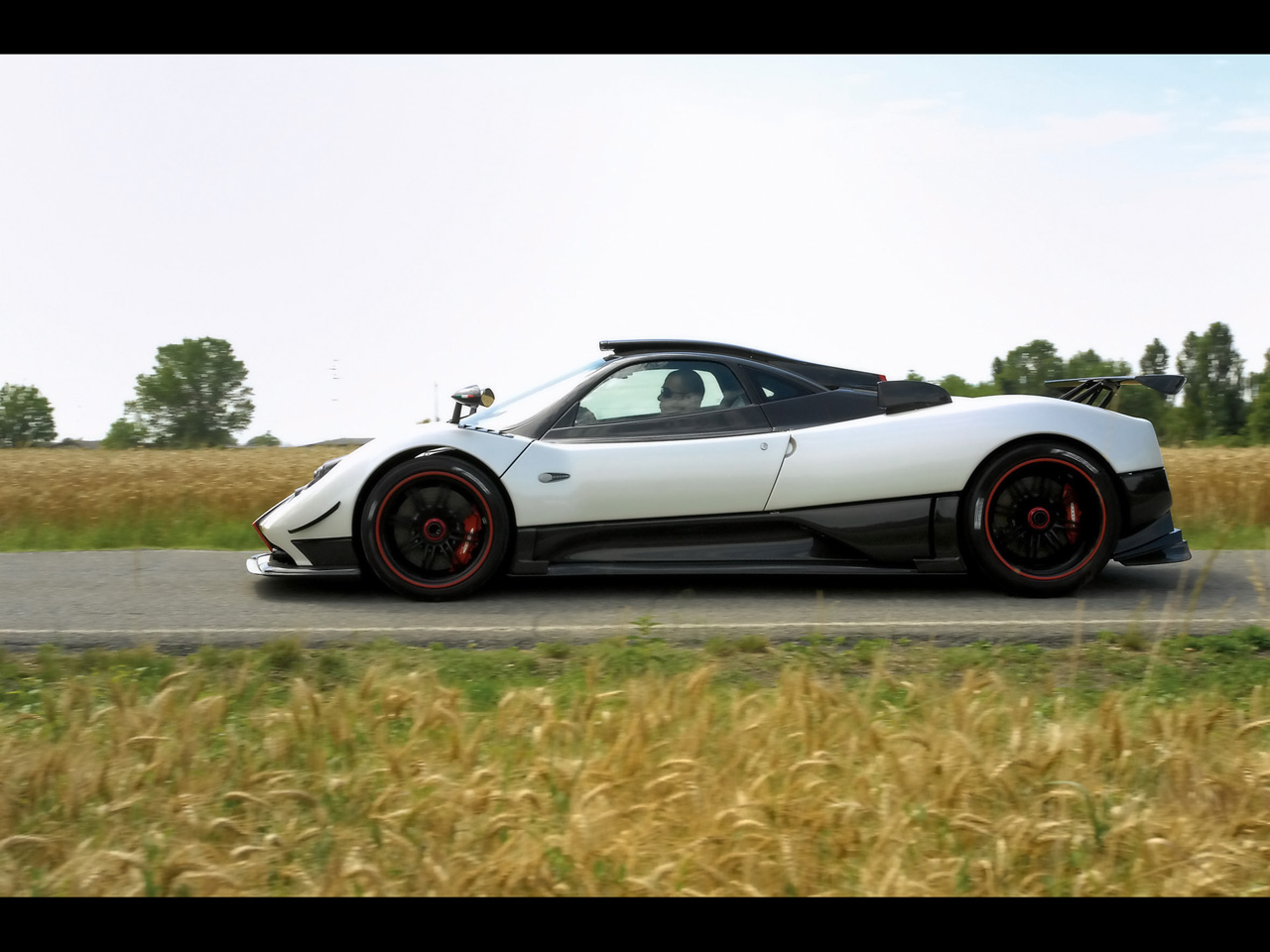 Top HD Wallpapers: Pagani Zonda Clinque Roadster Wallpaper