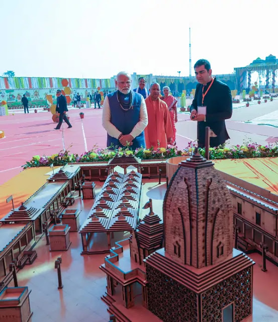 पीएम मोदी ने बड़े हनुमान मंदिर में किया विधिवत पूजन-अर्चन, ज्ञान-भक्ति, शक्ति व सर्व सिद्धि प्रदाता प्रभु हनुमान के समक्ष झुकाया शीश