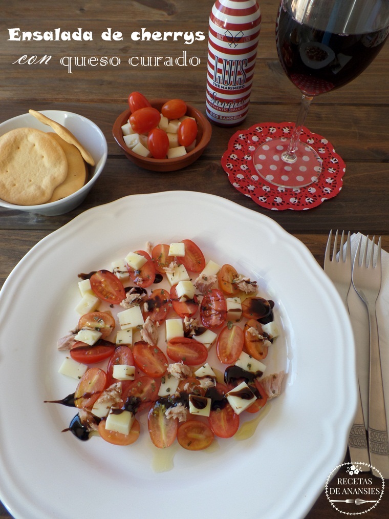 Ensalada de cherrys con queso curado y pizza de berenjenas