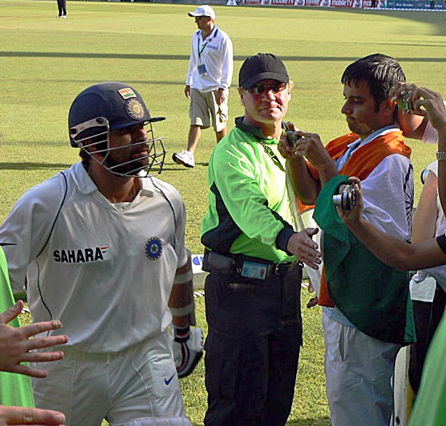 sachin tendulkar walking off cricket field at Sydney