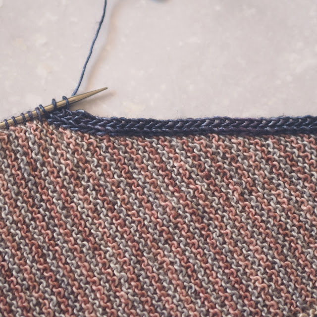 i cord cast off along a side edge of garter stitch knitting
