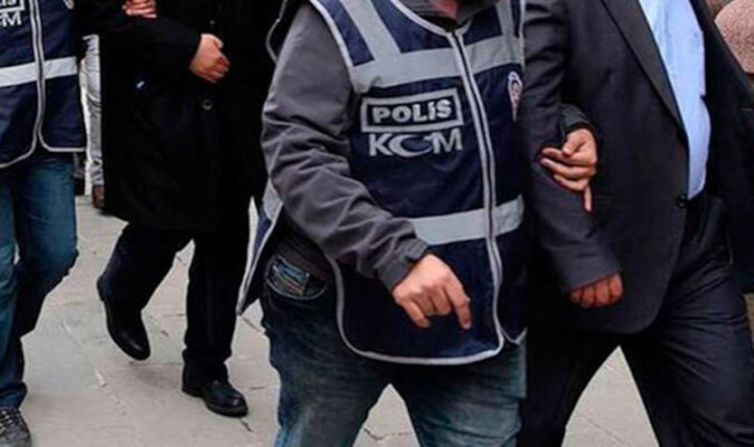    İzmir’de FETÖ şüphelilerine yönelik operasyon: 14 gözaltı