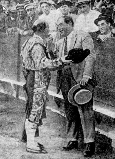 1927-09-06 (p. FB) Rafael el Gallo brinda a Emilio Bomba