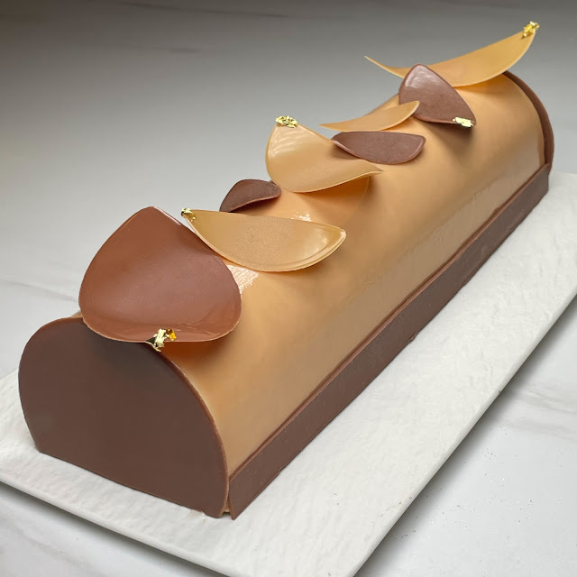 bûche de Noël caramel pomme vanille dulcey mousse tuiles en chocolat