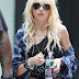 Taylor Momsen Pamer Dada di Atas Panggung