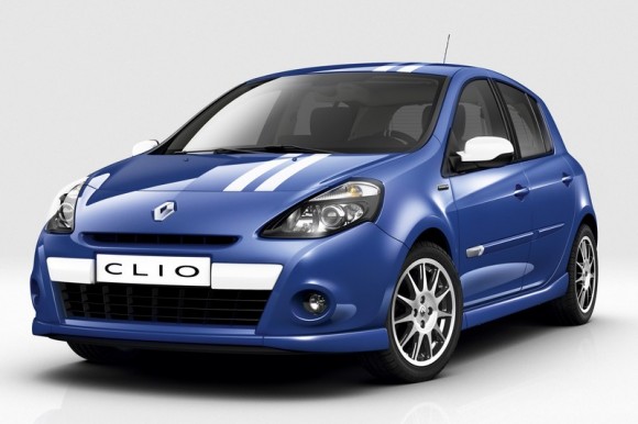 Marked by the legendary white stripes GT Clio Gordini expands the family