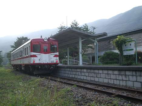 JR東日本キハ52形と岩泉駅