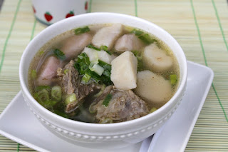 Canh sườn bò nấu với khoai sọ 