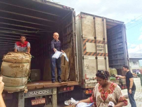 Policia apreende dois caminhões com roupas de grife falsificadas em Barroquinha-CE