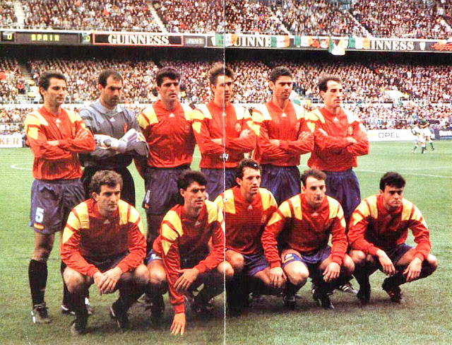 SELECCIÓN DE ESPAÑA. Temporada 1993-94. Giner, Zubizarreta, Nadal, Julio Salinas, Fernando Hierro y Voro. Camarasa, Caminero, Goioechea, Ferrer y Luis Enrique. SELECCIÓN DE IRLANDA 1 SELECCIÓN DE ESPAÑA 3 13/10/1993, 15:45 horas. XV Copa del Mundo Estados Unidos 1994, fase de clasificación, grupo III. Dubín, Irlanda, Landsdowne Road. GOLES: ⚽0-1: 12’, Caminero. ⚽0-2: 19’, Julio Salinas. ⚽0-3: 26’, Julio Salinas. ⚽1-3: 72’, Sheridan.