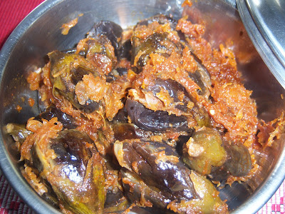 UlliVankaya -- Baingan curry stuffed with onion paste