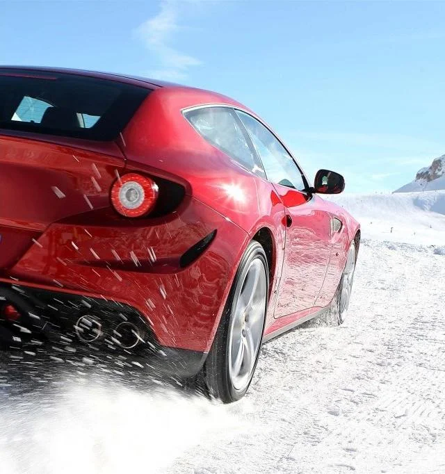 Nova Ferrari FF 2012 na neve