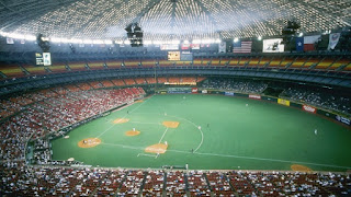 Unico juego de beisbol suspendido por lluvia, en el Astrodome de Houston