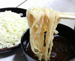 つけ麺（かつお風味）２玉、平打ち縮れ極太麺