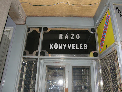 Rázó könyvelés, VIII. kerület, Budapest, Üllői út, kép, fotó,  photo