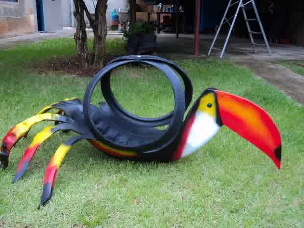 animal shaped garden decor using old tires