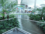 . made The Dubai airport a big shopping mall with an inbuilt airport. :D (dscn )