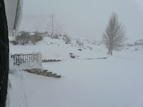 La nieve cubre el Campamento de Valdelugueros