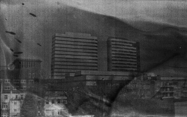 Agfa-box met Kodak VHC 120, bewerkt negatief. Arnhem, foto: Robert van der Kroft