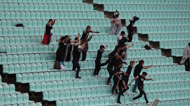 Seongnam fans celebrating their team's equaliser against Jeonbuk (Photo Credit: Howard Cheng)