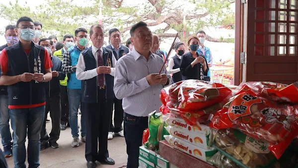 ▲員林市公所在舊百果山風景區忠烈祠舉行春祭，游振雄市長擔任主祭，相關機關團體及各界代表等與祭，並向先賢烈士致上最高敬意。（記者林明佑翻攝）