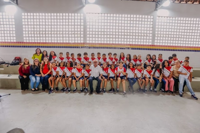 Cícero Lucena entrega reforma da Escola Municipal Ernani Sátyro