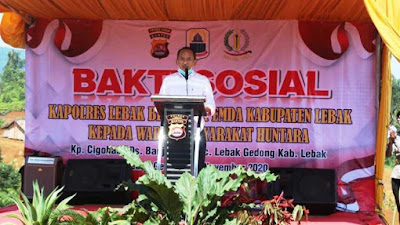 Wabup Bersama Forkopimda, Berikan Bansos Kepada Masyarakat Huntara