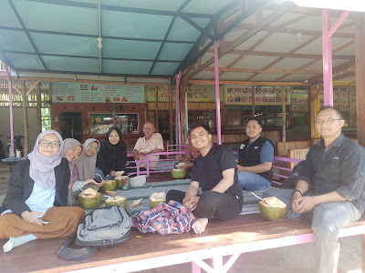 Makan Siang Bersama di Tempat Wisata Mahoni Dempok