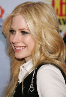 Avril Lavigne Smiling Picture