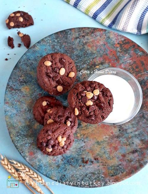 Crunchy Crispy Chocolate Chips Cookies. Recipe with video . | Çitra's Home Diary. #chocolatechipcookies #cookierecipe #resepkuekeringlebaran #kurabiyetarifi #cocochipcookie #chocolatecookie