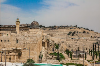 Al-Aqsa Photo by wavemovies at https://pixabay.com/photos/al-aqsa-ancient-arab-arabic-4258931/