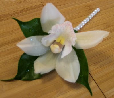 Easy Wedding Bouquets on Here Is A Simple Mini Cymbidium Orchid Corsage  With Ornamental Faux