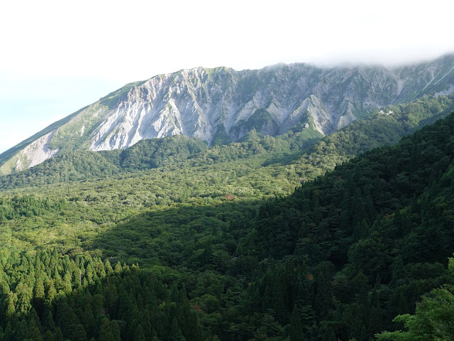 鍵掛峠から見た裏大山