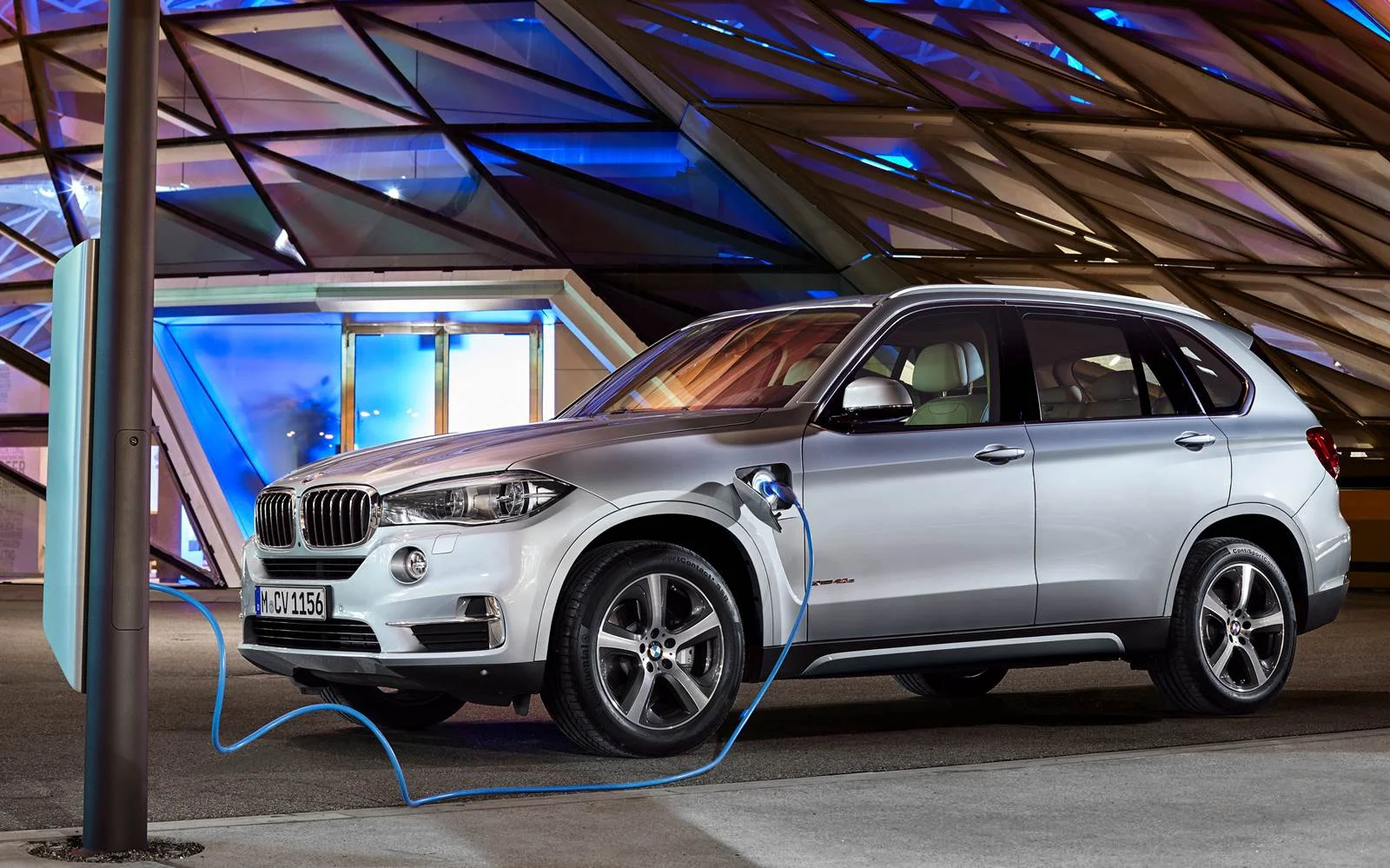 Novo BMW X5 2015 xDrive40e híbrido plug-in