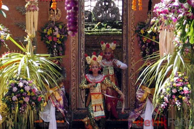 Foto Happy Salma dan Tjokorda Bagus Menikah di Bali D