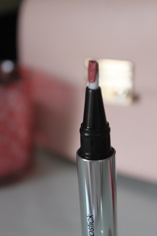 روج لونا السائل Luna Plumping Liquid Lipstick in 880 brush